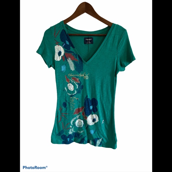 3/$30 American Eagle v-neck short sleeve shirt